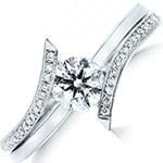 حلقه سولیتر ازدواج زنانه با نگین الماس تراش برلیان و طلای سفید مدل vzg1049